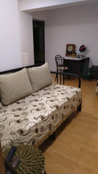 Trapezului, Titan, 1 Decembrie