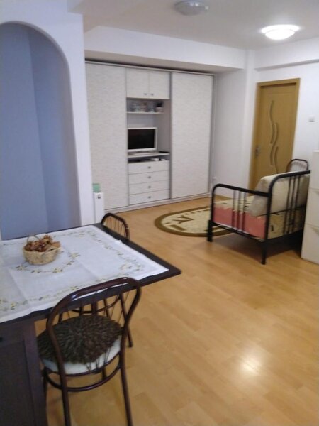 Trapezului, Titan, 1 Decembrie