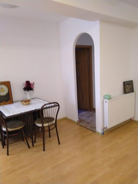 Trapezului, Titan, 1 Decembrie