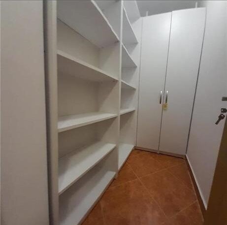 Trapezului, Titan, 1 Decembrie